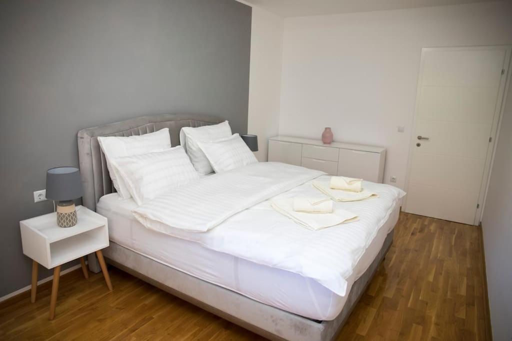 Apartment Divine Mostar Bagian luar foto